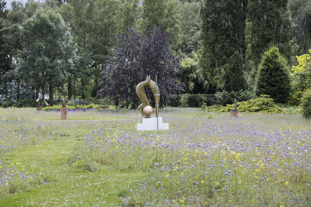 Installation view Wet Job by Camille Henrot (Hortiflora), 2022 © ADAGP Camille Henrot. Courtesy of the artist, kamel mennour and Hauser & Wirth. Photo: Ans Brys