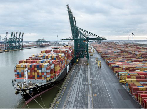 Reception of the largest container ships possible thanks to official 16 meters draft in the Deurganck dock