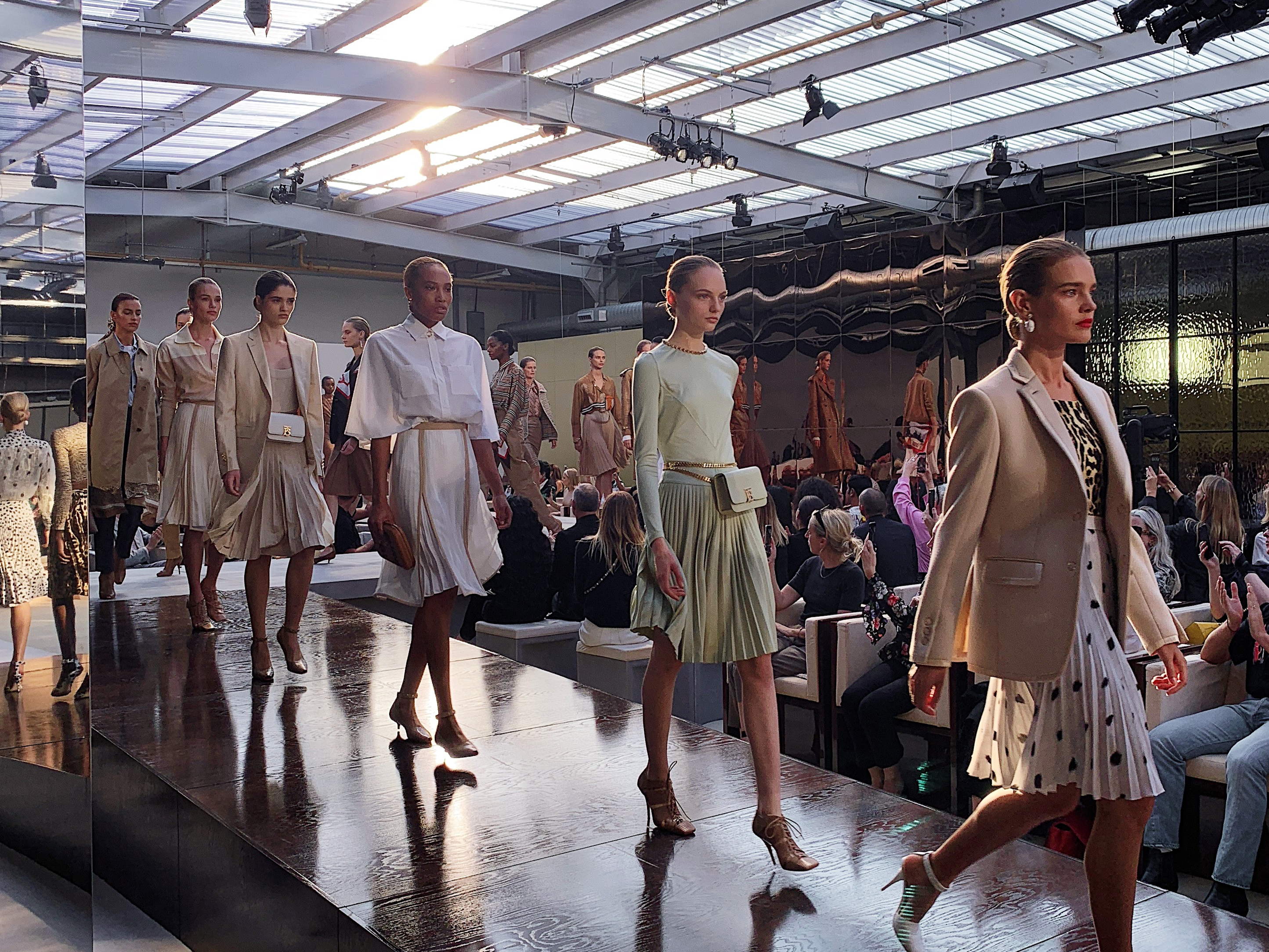 RICCARDO TISCI DEBUTA CON SU PRIMERA COLECCIÓN PARA BURBERRY: “KINGDOM”