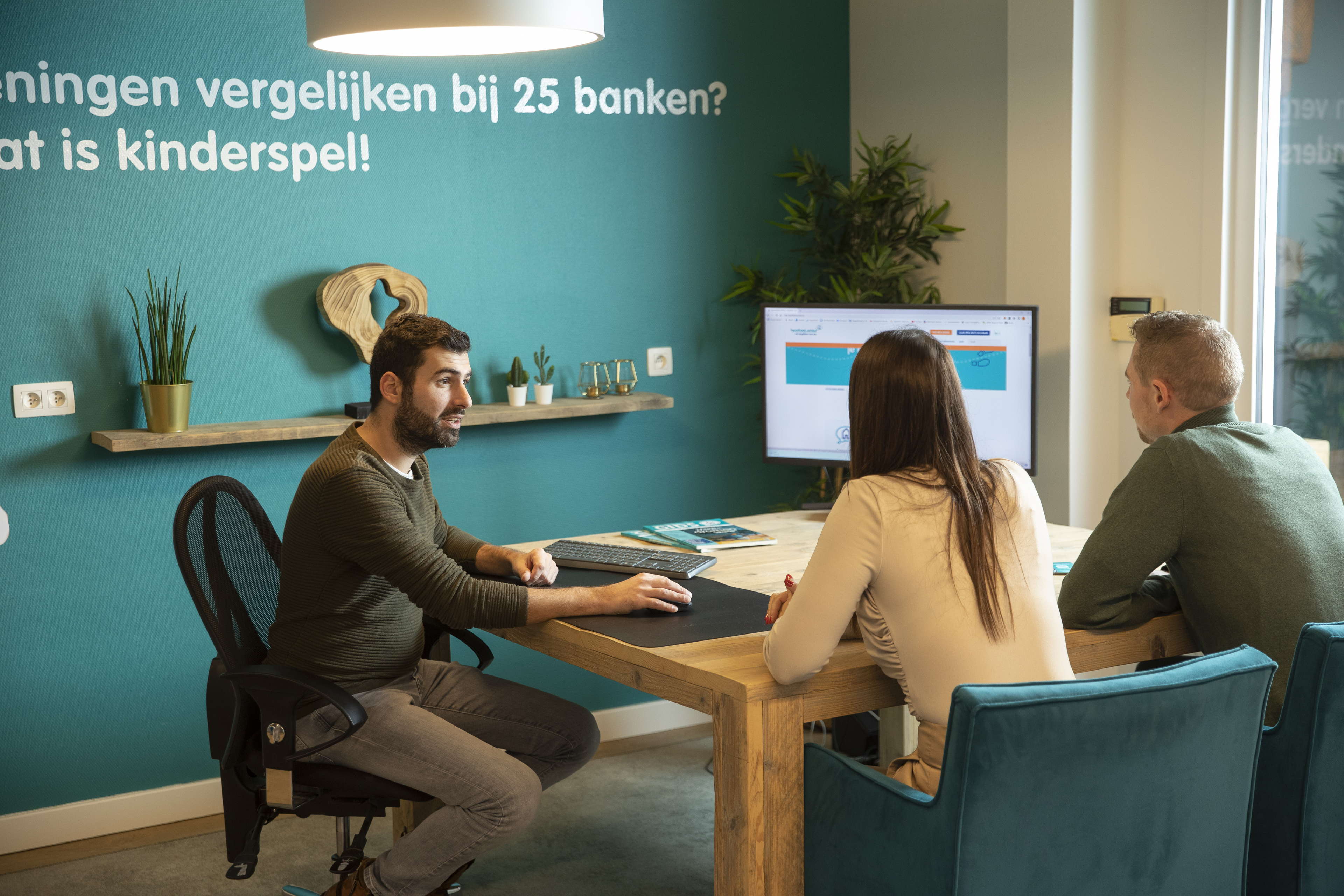 Les consommateurs belges paient mensuellement 130 euros de trop en frais fixes