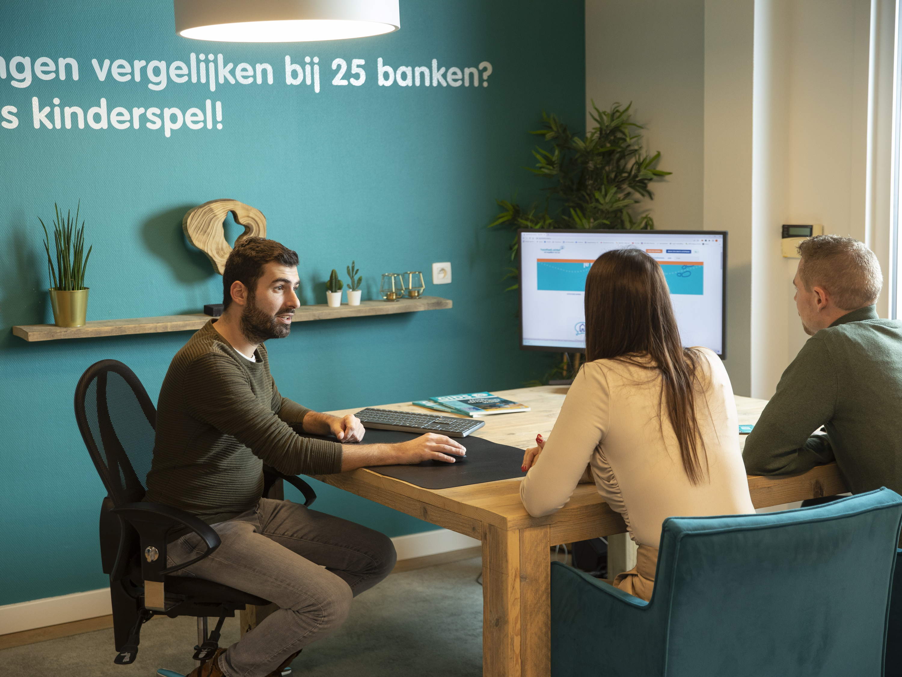 Les consommateurs belges paient mensuellement 130 euros de trop en frais fixes
