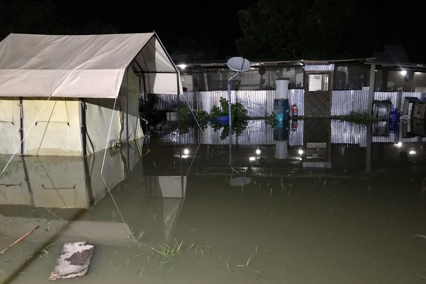 Rising waters in MSF’s primary healthcare centre and compound in Pibor town forced us to reduce life-saving activities and discharge patients.