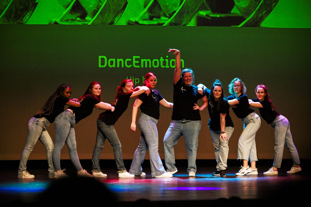 Dansvereniging DancEmotion verzorgde onder andere een demonstratie hip hop.