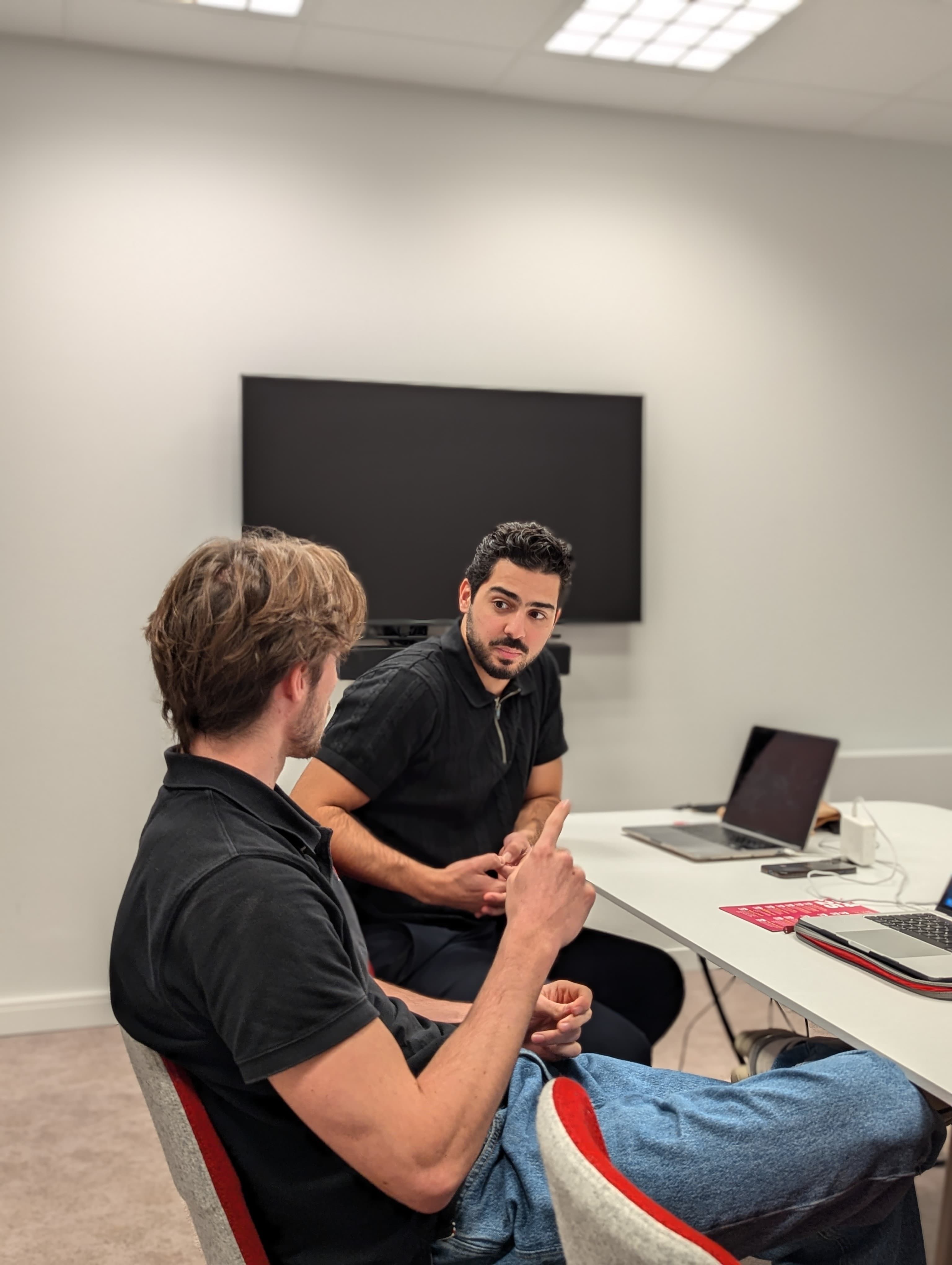 Student Bram Reinquin en Mohamed Taamouti van Unizo