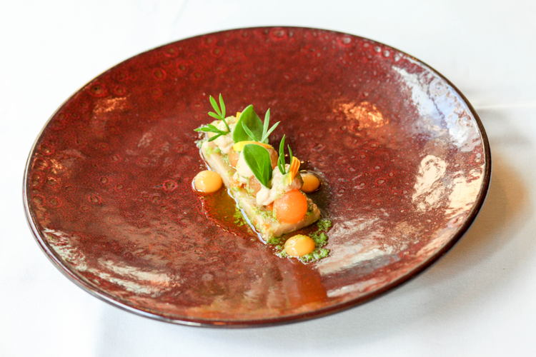 Spiced Eggplant: gebakken aubergine met peperkruiden, aubergine-puree, meloen en meloengel.