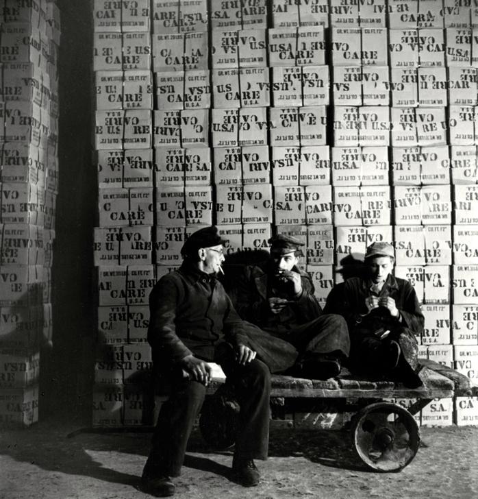 ‘Care’ packages from America in temporary storage, Berlin Blockade. Photo, 1948AKG210862 © akg-images / Tony Vaccaro ‘Care’ packages from America in temporary storage, Berlin Blockade. Photo, 1948AKG210862 © akg-images / Tony Vaccaro