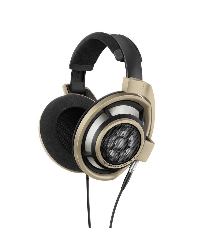 Die Jubiläumsedition des HD 800 S bietet dieselbe natürliche und räumliche Akustik wie der gefeierte ​​
HD 800 S .