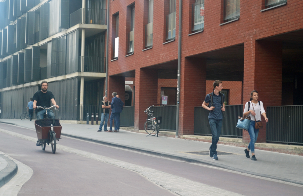 Parkstraat helemaal klaar: fietsstraat, extra groen en bredere voetpaden