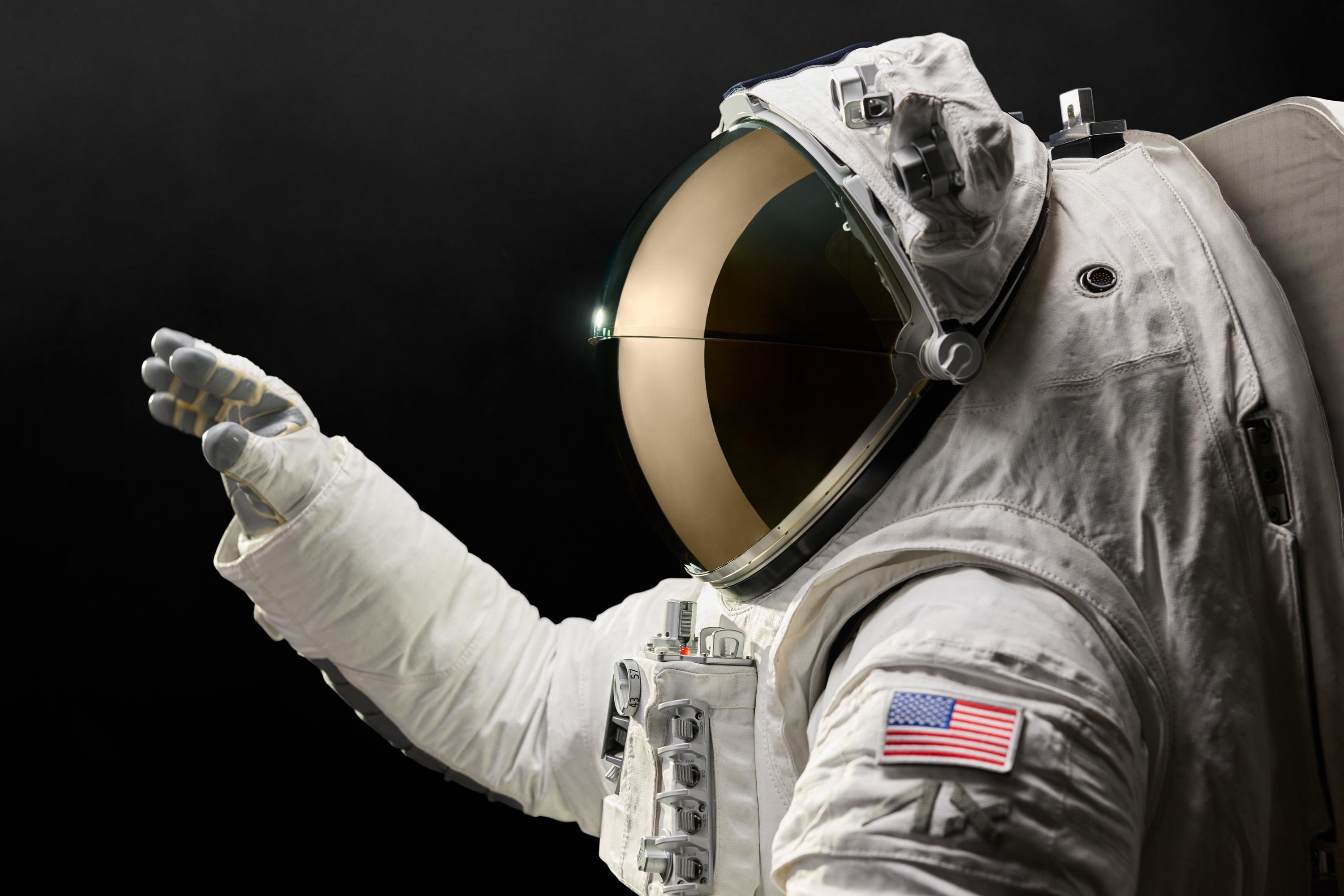 DISEÑADO PARA ASTRONAUTAS: OAKLEY Y AXIOM SPACE LANZAN UN SISTEMA DE VISOR DE ÚLTIMA GENERACIÓN