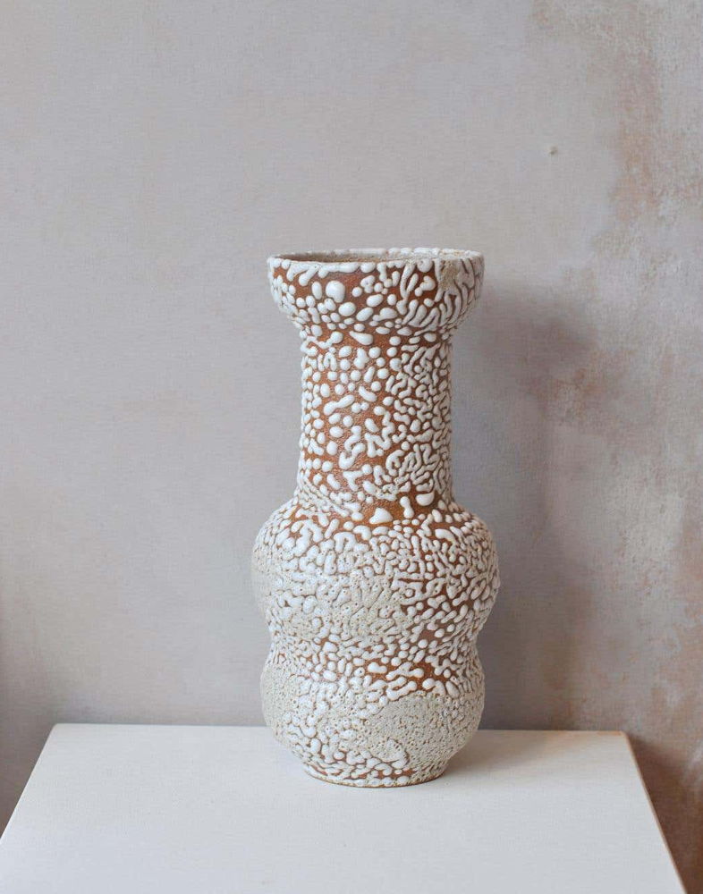 C-018 White Stoneware Vase by Moïo Studio, €390, www.1stdibs.de