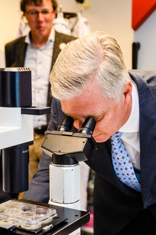 ©digitalclickx - De Koning in het labo van prof. dr. Zwi Berneman 