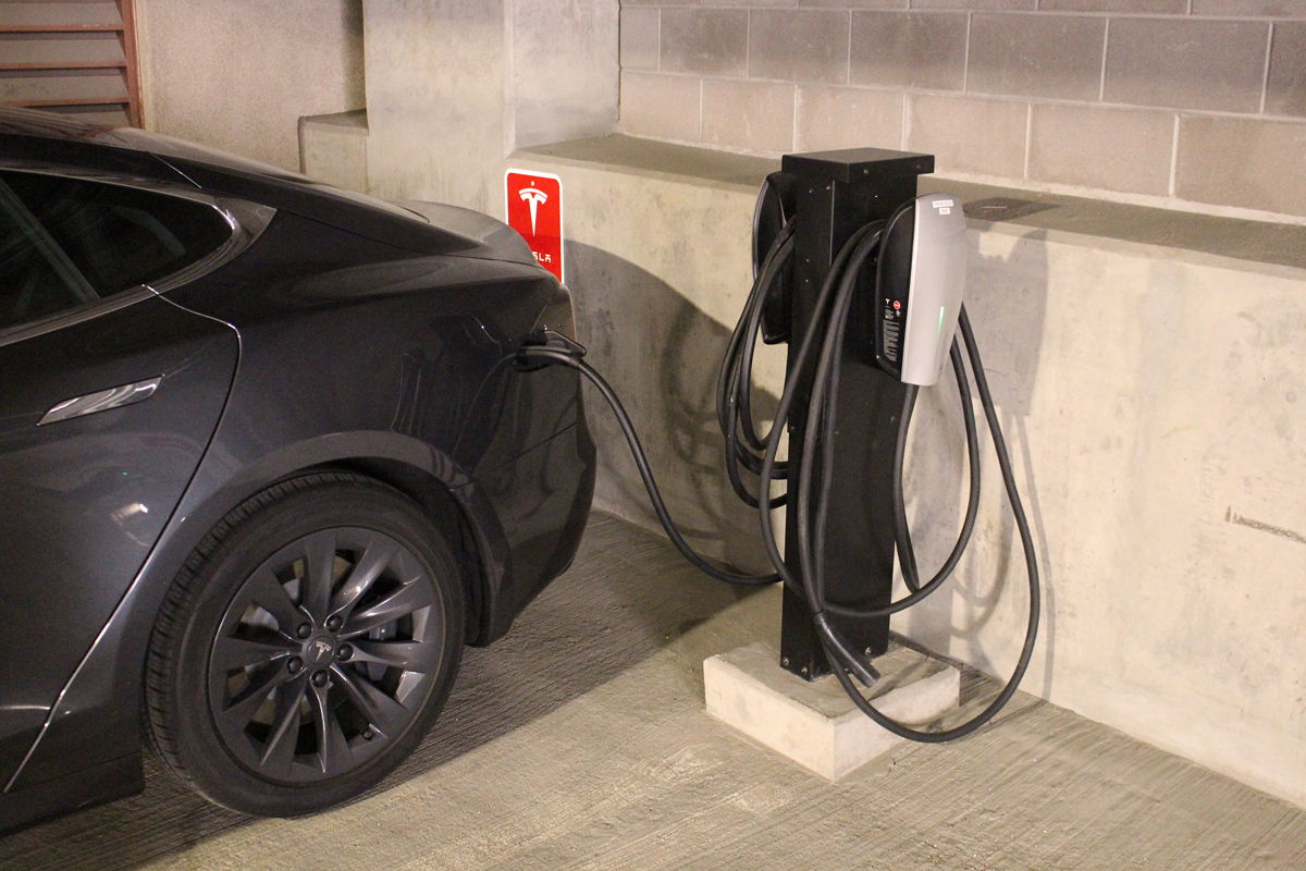 The Monarch garage features charging stations for electric vehicles: 5 Tesla charging stations and 2 universal charging stations that work with everything from Nissan to BMW