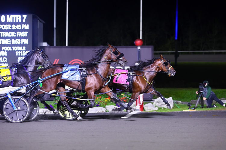 Captains Quarters and Driver Jody Jamieson winning the Metro Pace Final on September 23, 2023 at Woodbine Mohawk Park (New Image Media)
