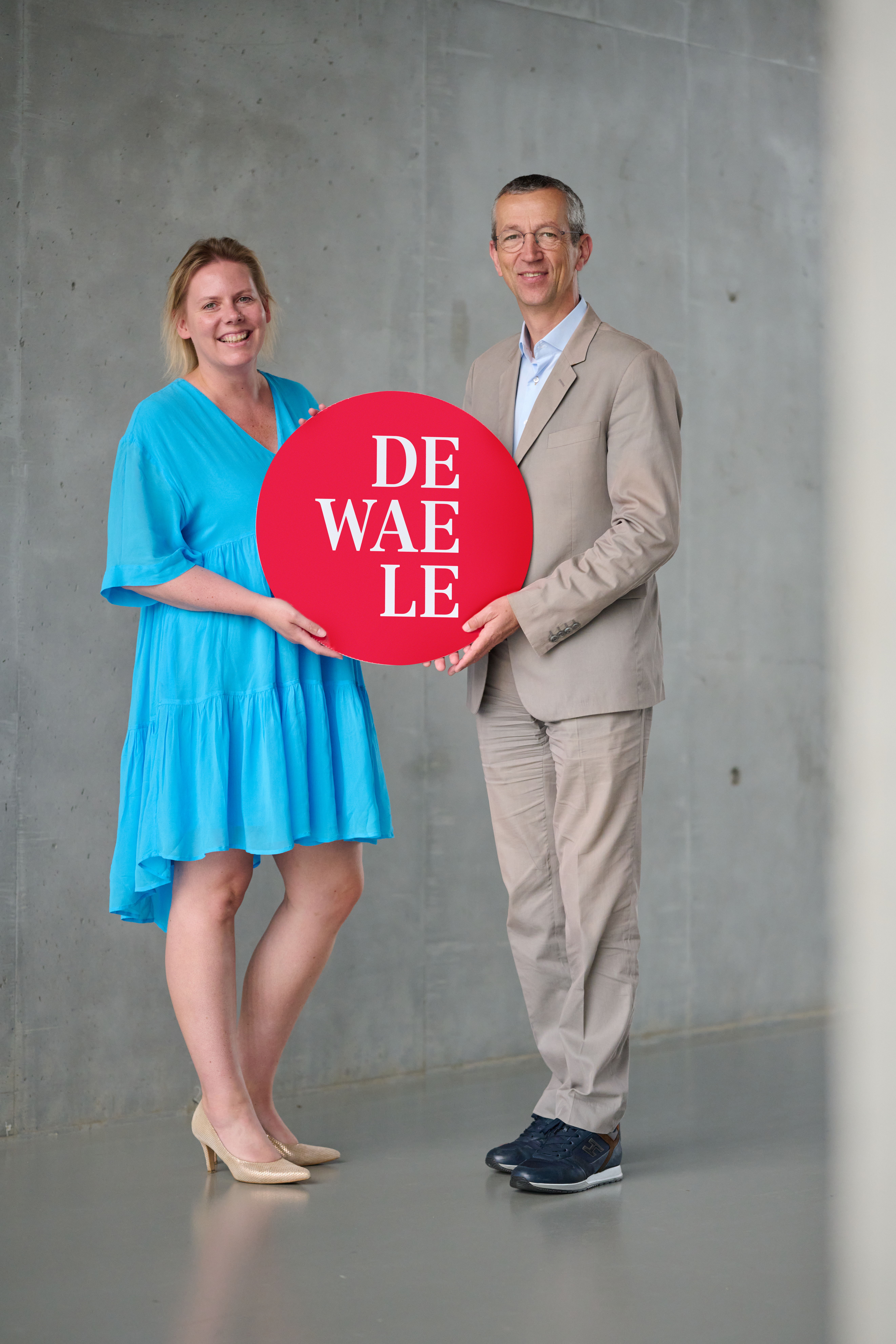CEO Sofie Spriet en voorzitter Filip Dewaele met het opgefriste logo.