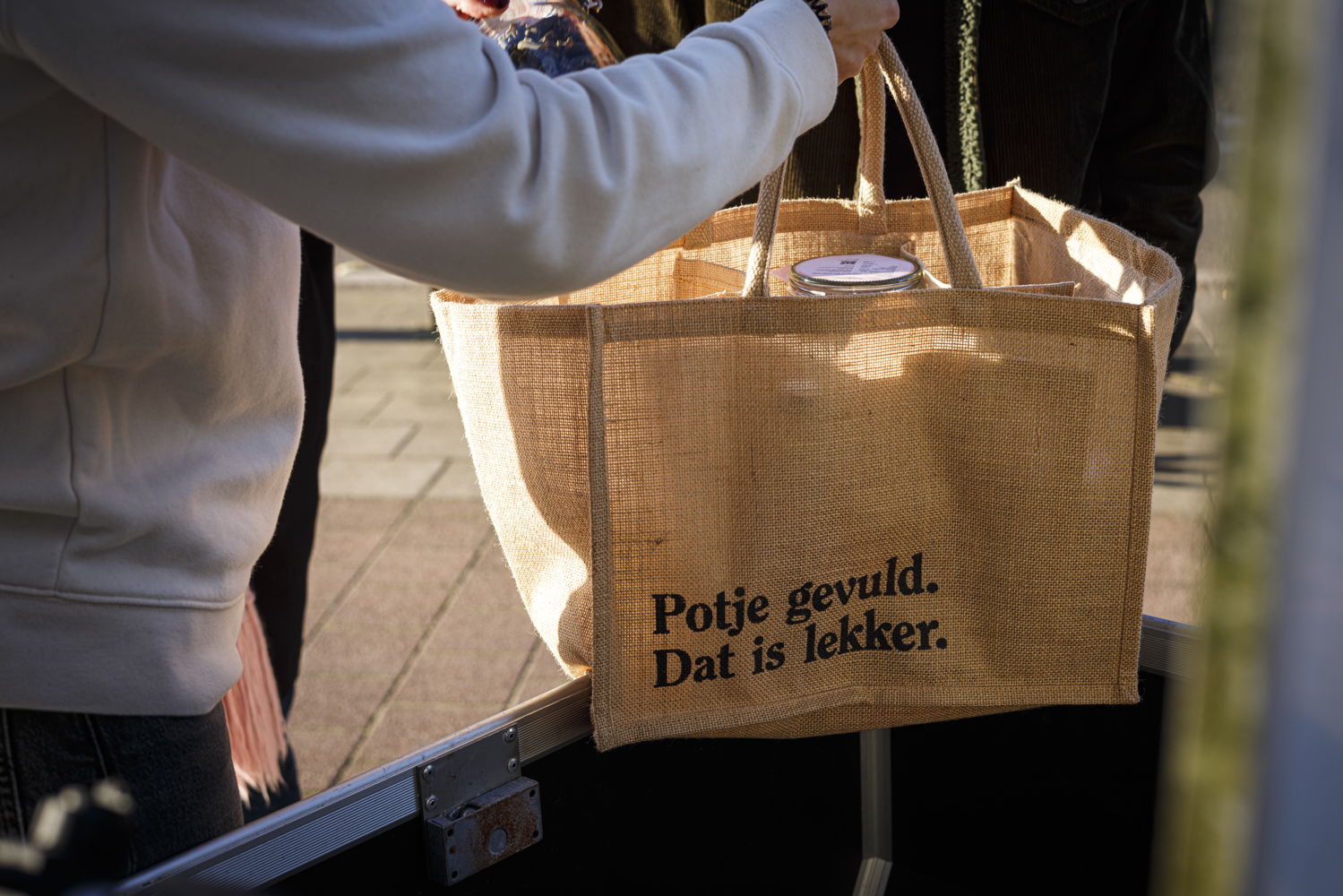 De eerste levering van Pieter Pot bij Jande Sauwens in Borgerhout. Copyright: Pieter Pot.