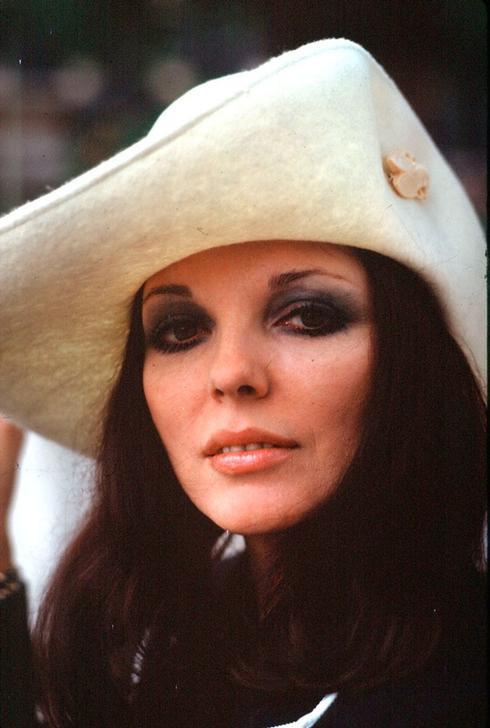 Joan Collins. Photo, 1971 AKG249646 © akg-images / Tony Vaccaro Joan Collins. Photo, 1971 AKG249646 © akg-images / Tony Vaccaro