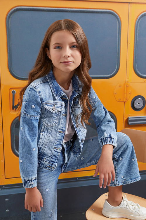 GUESS_FW22_KIDS_BACKTOSCHOOL_1