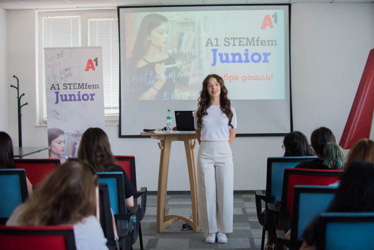 Официално започна менторската програма STEMfem Junior на А1 (участнички в програмата)