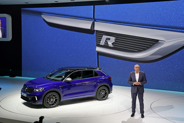 Paquete de energía: El T-Roc R acelera a 100 km/h en menos de cinco segundos. El nuevo SUV fue presentado por el Miembro del Consejo, responsable de Ventas y Mercadotecnia, Jürgen Stackmann.