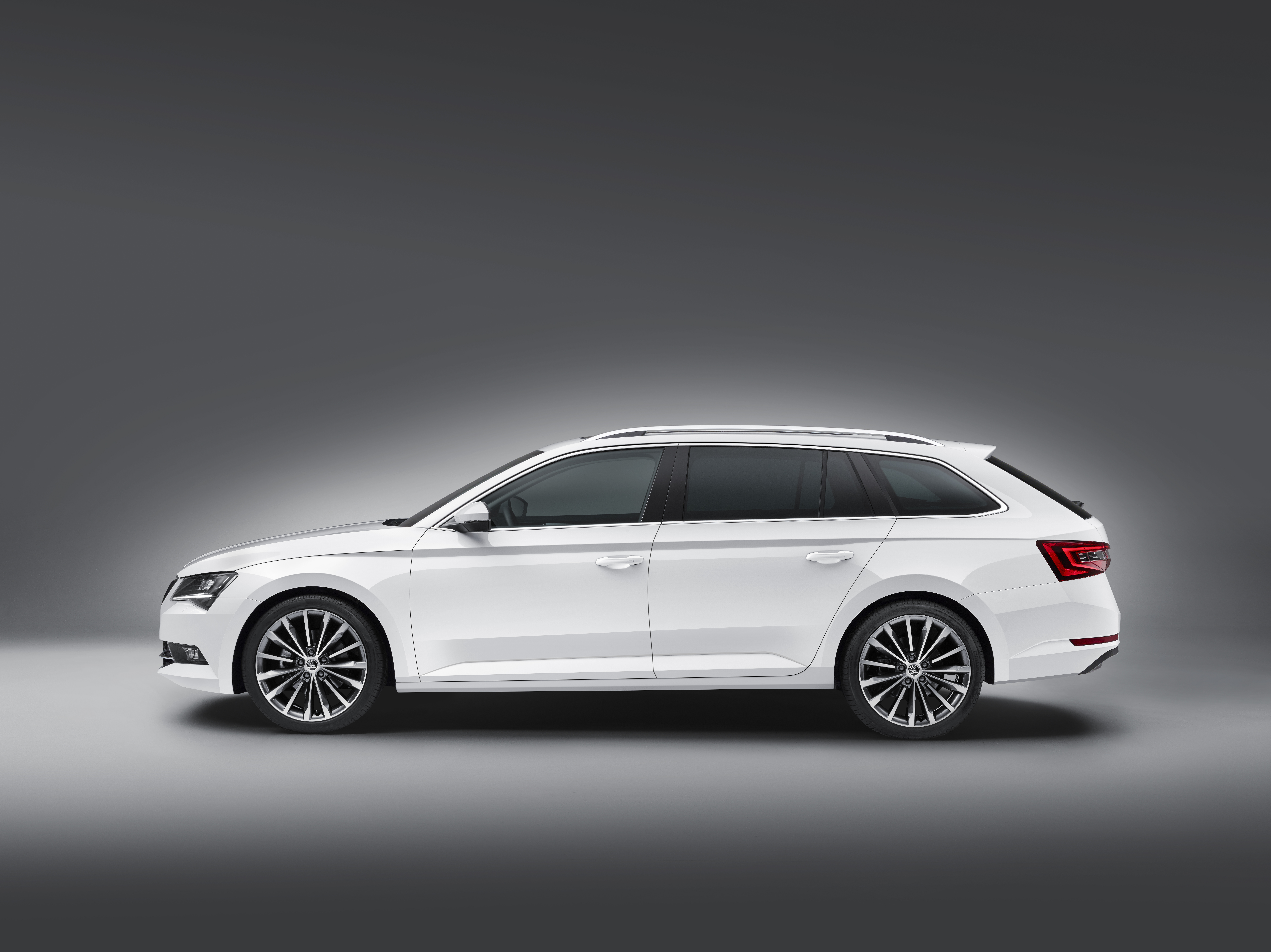 The new SKODA Superb Combi: Spacious giant with top-of-the-range
