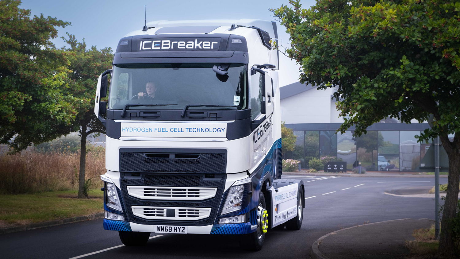 Fuel cell-powered HGV truck