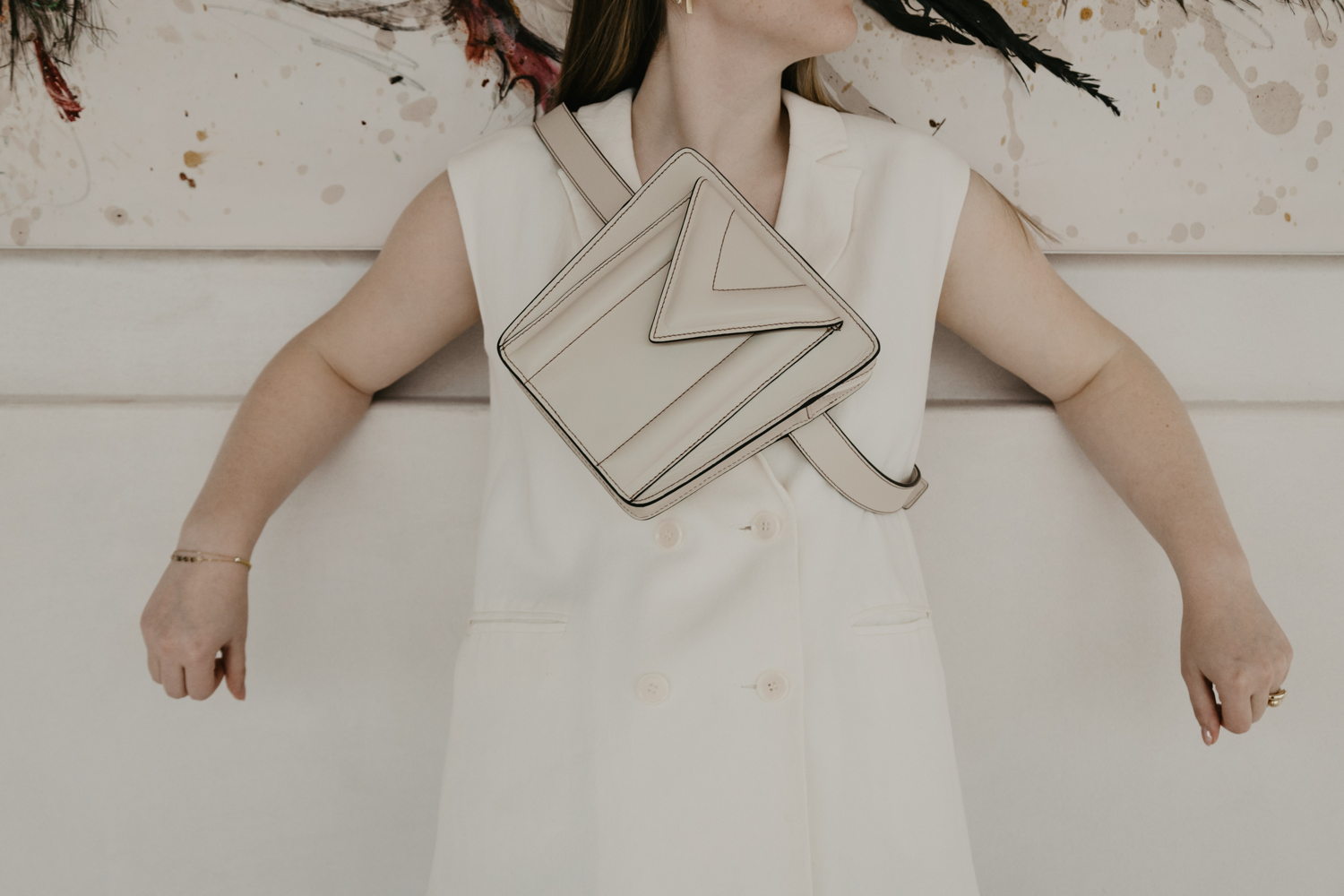 Mieke Dierckx_Belt Bag white stitched €445