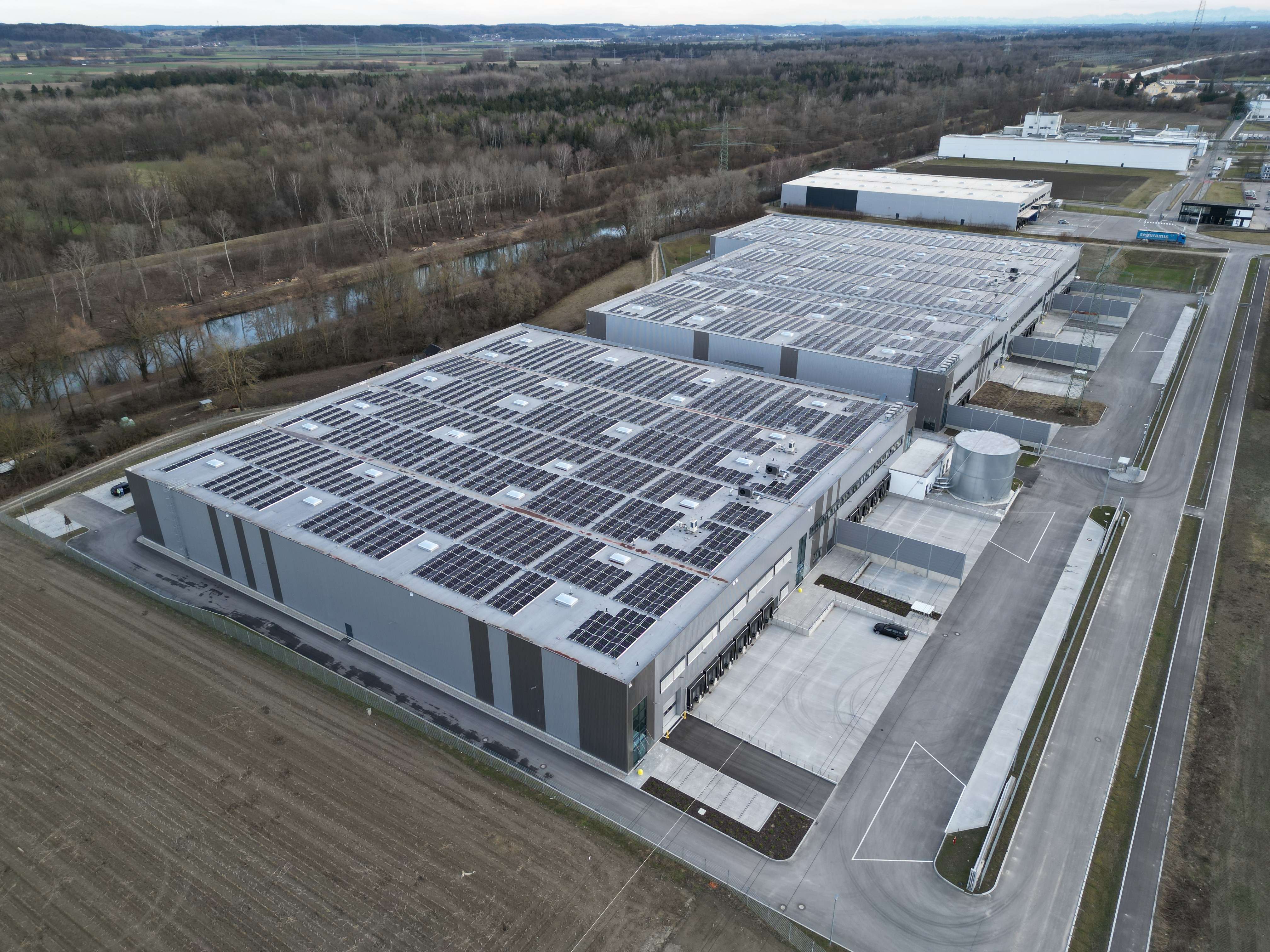 Eine der Immobilien wurde 2023 erbaut und befindet sich in Meitingen bei Augsburg. Eine der Immobilien wurde 2023 erbaut und befindet sich in Meitingen bei Augsburg.