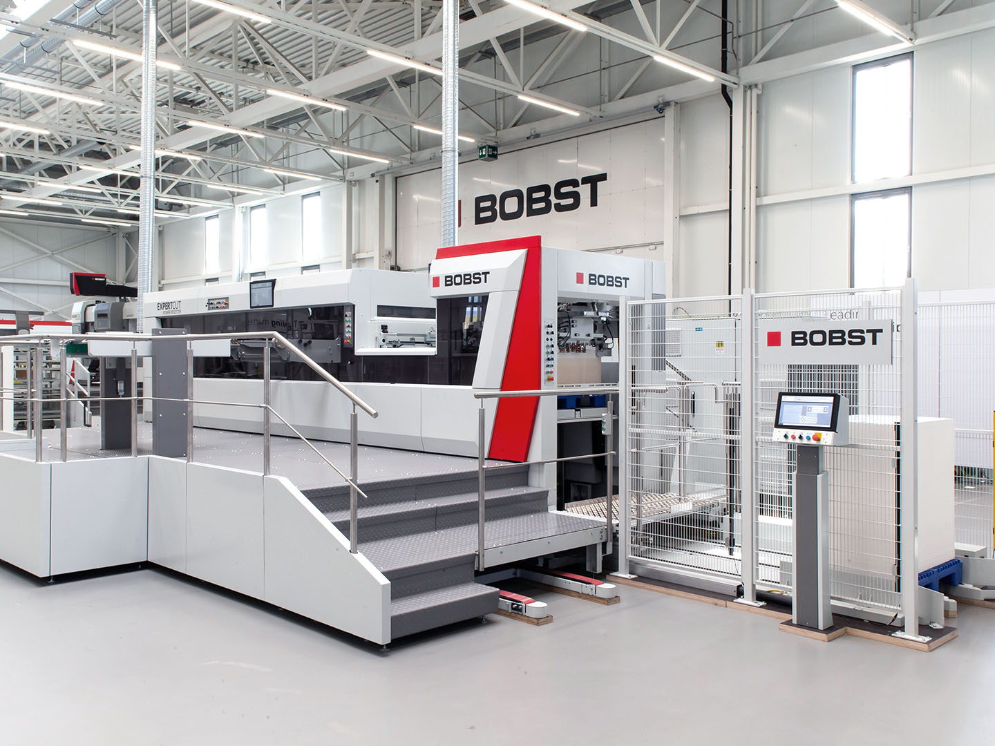 BOBSTは、EXPERTCUT 106 PERの画期的新技術で効率と生産性を飛躍させます 