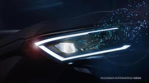 ‘IQ.LIGHT’: Los faros de matriz LED son uno de los muchos ‘puntos brillantes’ de la nueva pick-up Amarok de Volkswagen Vehículos Comerciales.