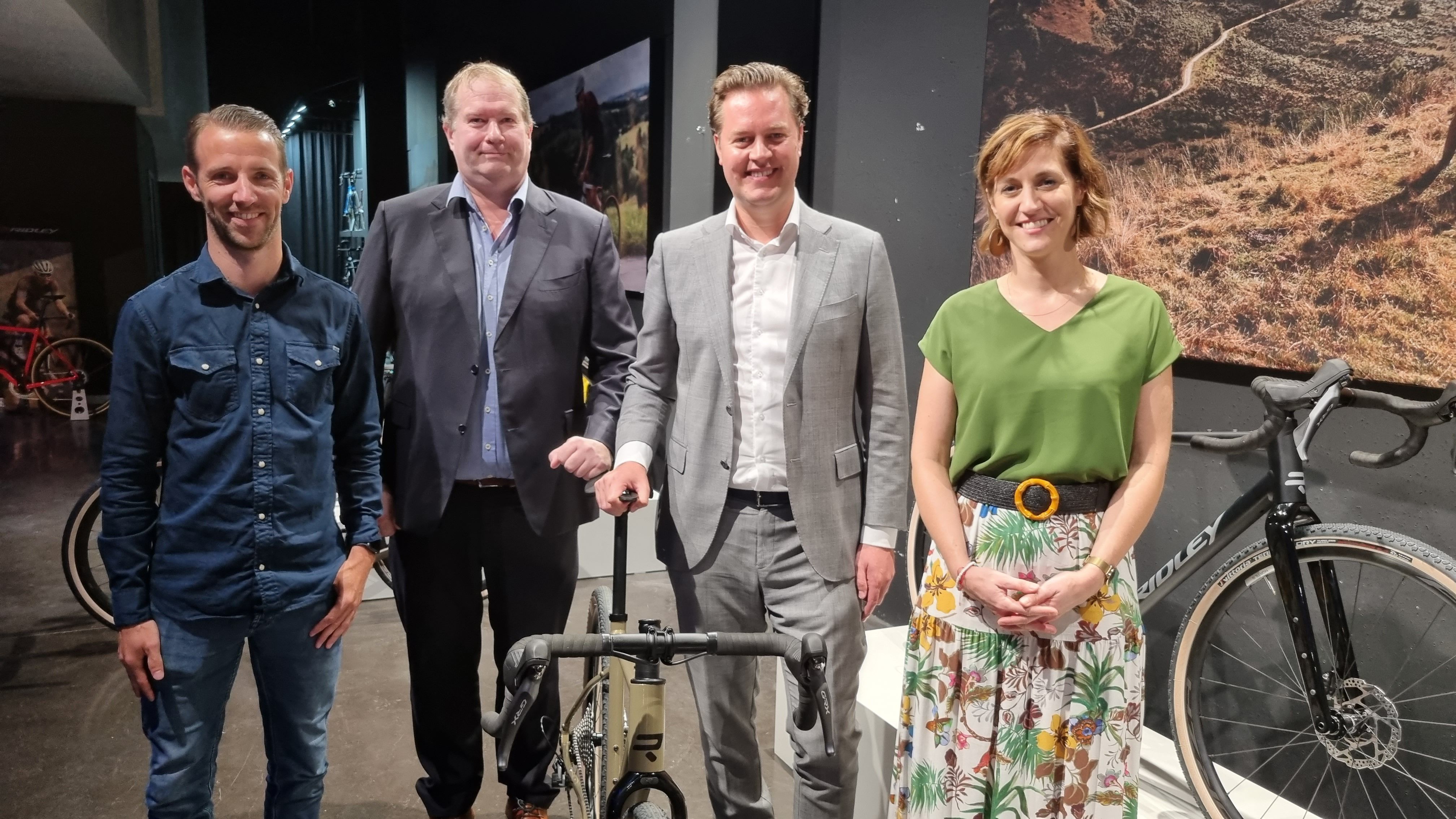 Gert Thora (Belgian Cycling Factory), Walter Auwers (Sirris), Tom Vandeput (Voorzitter POM Limburg) & Cathérine Dreesen (Voka - KvK Limburg)