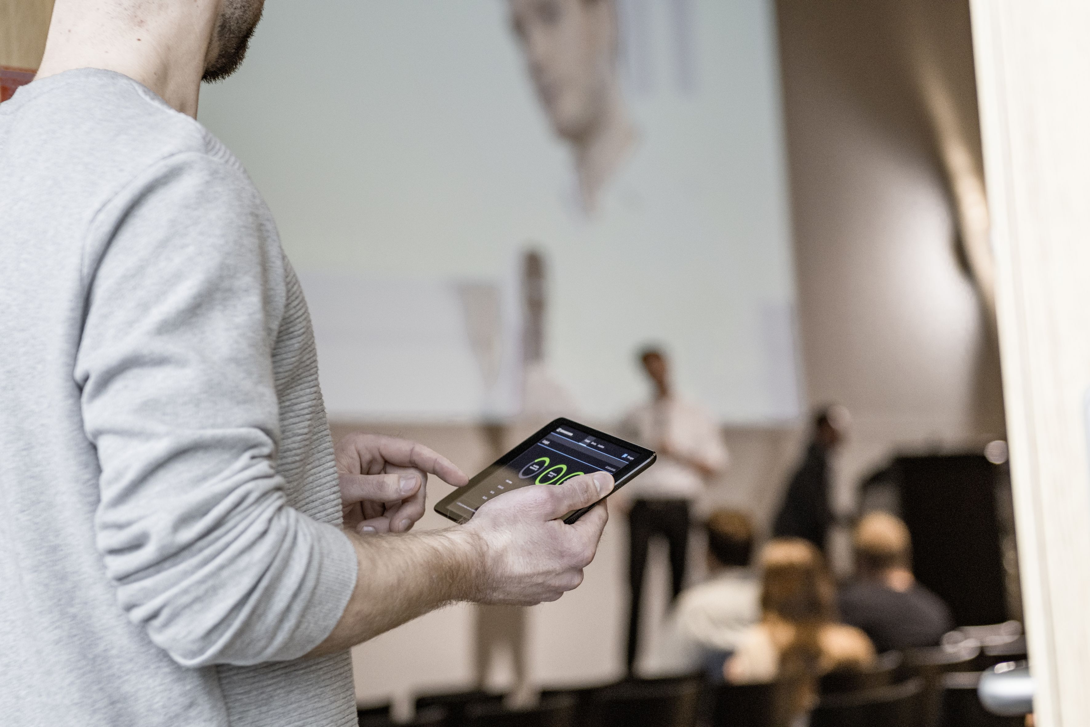 Sennheiser Control Cockpit ermöglicht den schnellen Zugriff auf alle drahtlosen Mikrofone in einem Unternehmen oder auf einem Campus – sei es mobil, aus dem Kontrollraum oder vom IT-Helpdesk aus