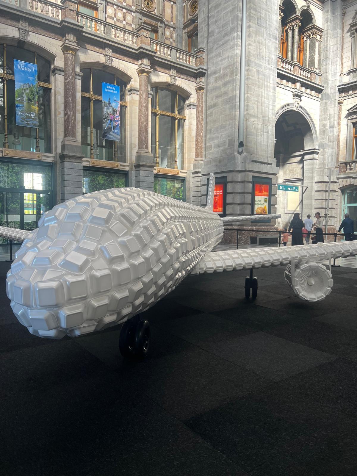 Het Nieuwsblad en AKQA Brussels tonen impact van kleine uitgaven met opvallende installatie
