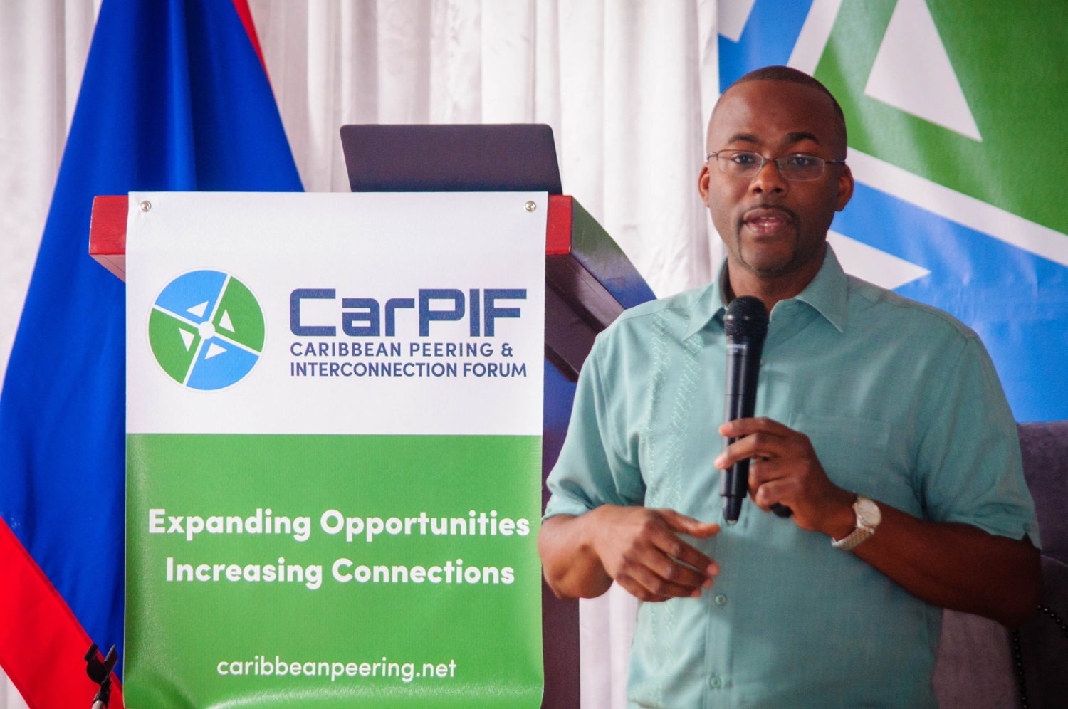 Bevil Wooding, Caribbean Outreach Liaison at the American Registry for Internet Numbers (ARIN) and co-founder of CarPIF, presents at CarPIF2018 in Belize City, Belize
Photo Credit: Caribbean Peering and Interconnection Forum
