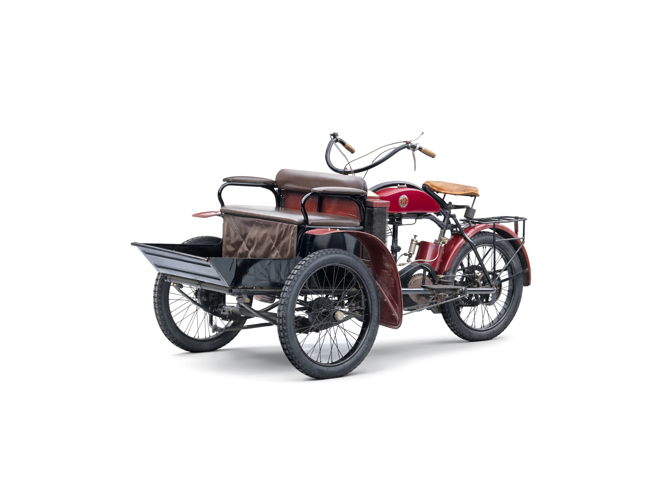 Probably only three copies of the three-wheeled Laurin & Klement
LW are still in existence. The exhibit on show at the ŠKODA
Museum in Mladá Boleslav is a passenger variant and on loan from
the National Technical Museum in Prague.
Probably only three copies of the three-wheeled Laurin & Klement
LW are still in existence. The exhibit on show at the ŠKODA
Museum in Mladá Boleslav is a passenger variant and on loan from
the National Technical Museum in Prague.