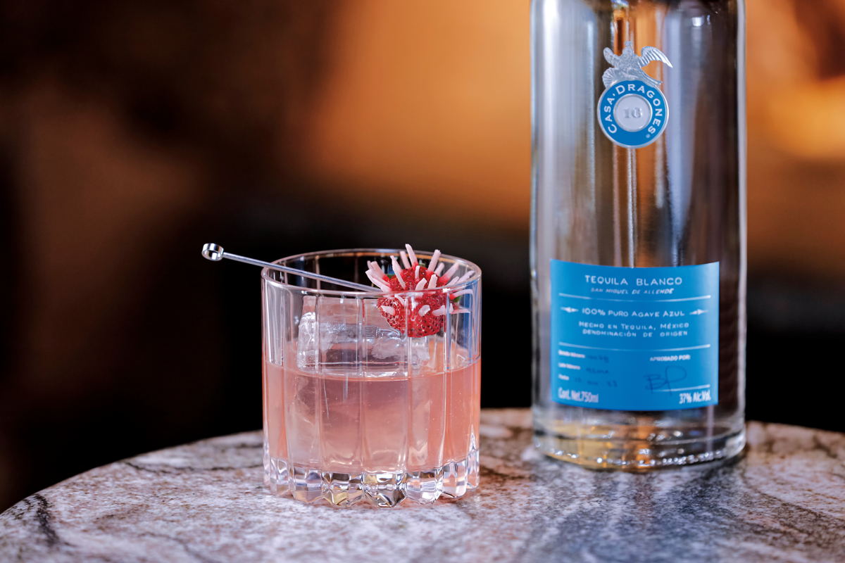 Sacred Heart con Casa Dragones Blanco