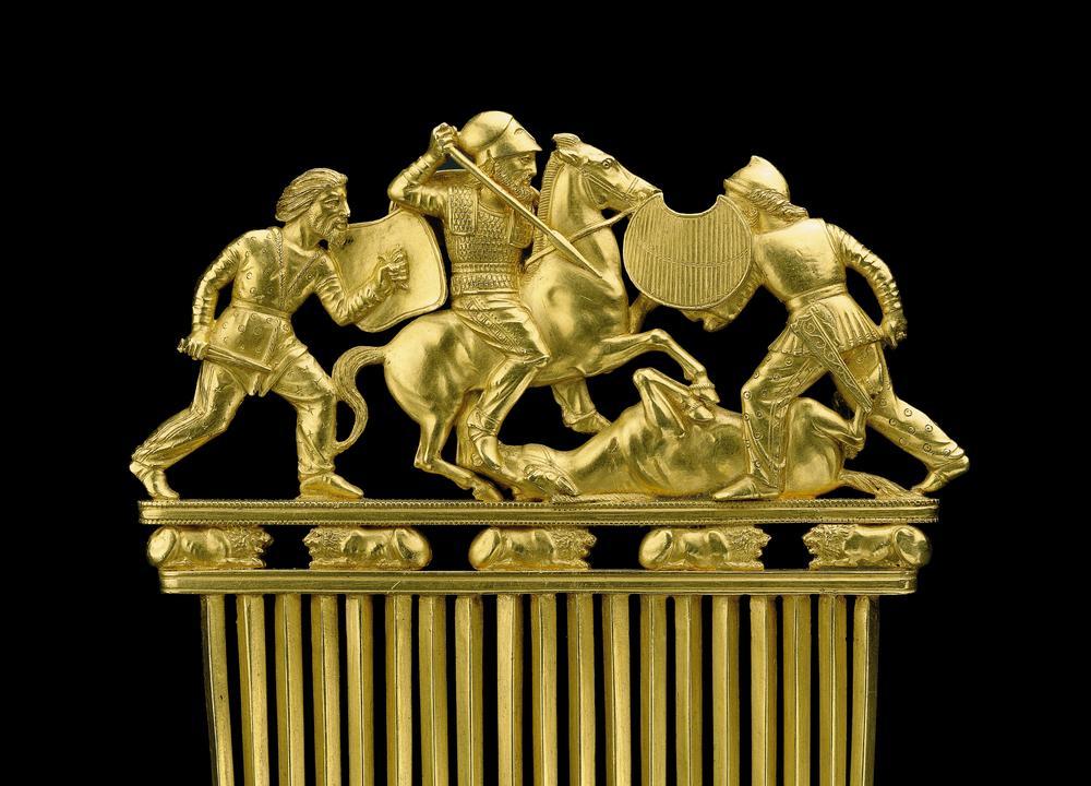 Beard comb with depiction of fighting Scythians above a lion frieze. Detail. Gold, height 12.3cm, width 10.2cm. Found at: Kurgan Solokha, steppe zone in the Dnepr region. AKG381997 © akg-images / Mondadori Portfolio / Electa Beard comb with depiction of fighting Scythians above a lion frieze. Detail. Gold, height 12.3cm, width 10.2cm. Found at: Kurgan Solokha, steppe zone in the Dnepr region. AKG381997 © akg-images / Mondadori Portfolio / Electa