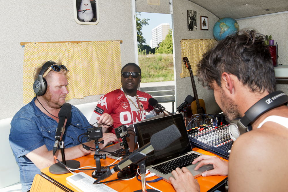 Radio Gaga op Linkeroever -  Young B. - (c) De chinezen