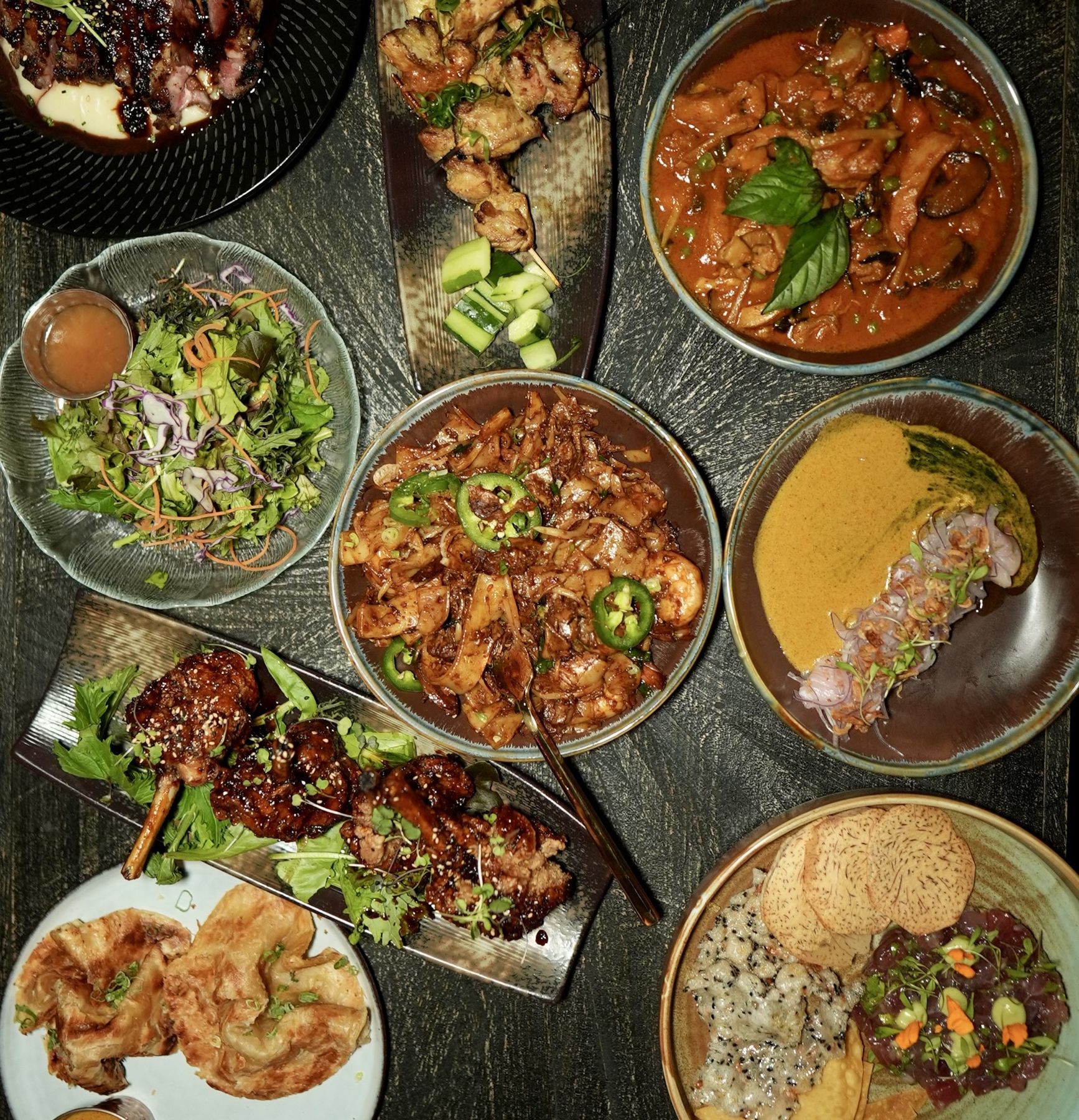 Straits captures a variety of fragrant flavors from Singapore in dishes meant to be shared. The vibrant environment of the restaurant reflects the exotic cuisines inspired by diverse cultures.