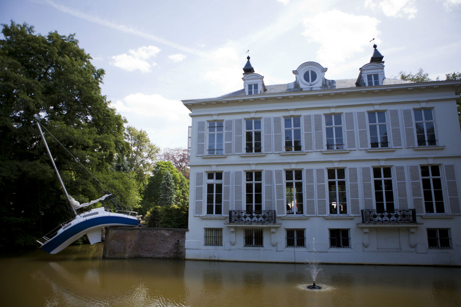 Erwin Wurm, Misconceivable, 2010 © SABAM Belgium 2019 - Photo: Jesse Willems