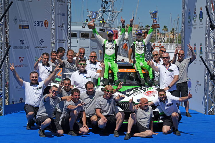 ŠKODA works crew Kalle Rovanperä /Jonne Halttunen
(ŠKODA FABIA R5 evo) achieved their third win in a row
in the WRC 2 Pro category