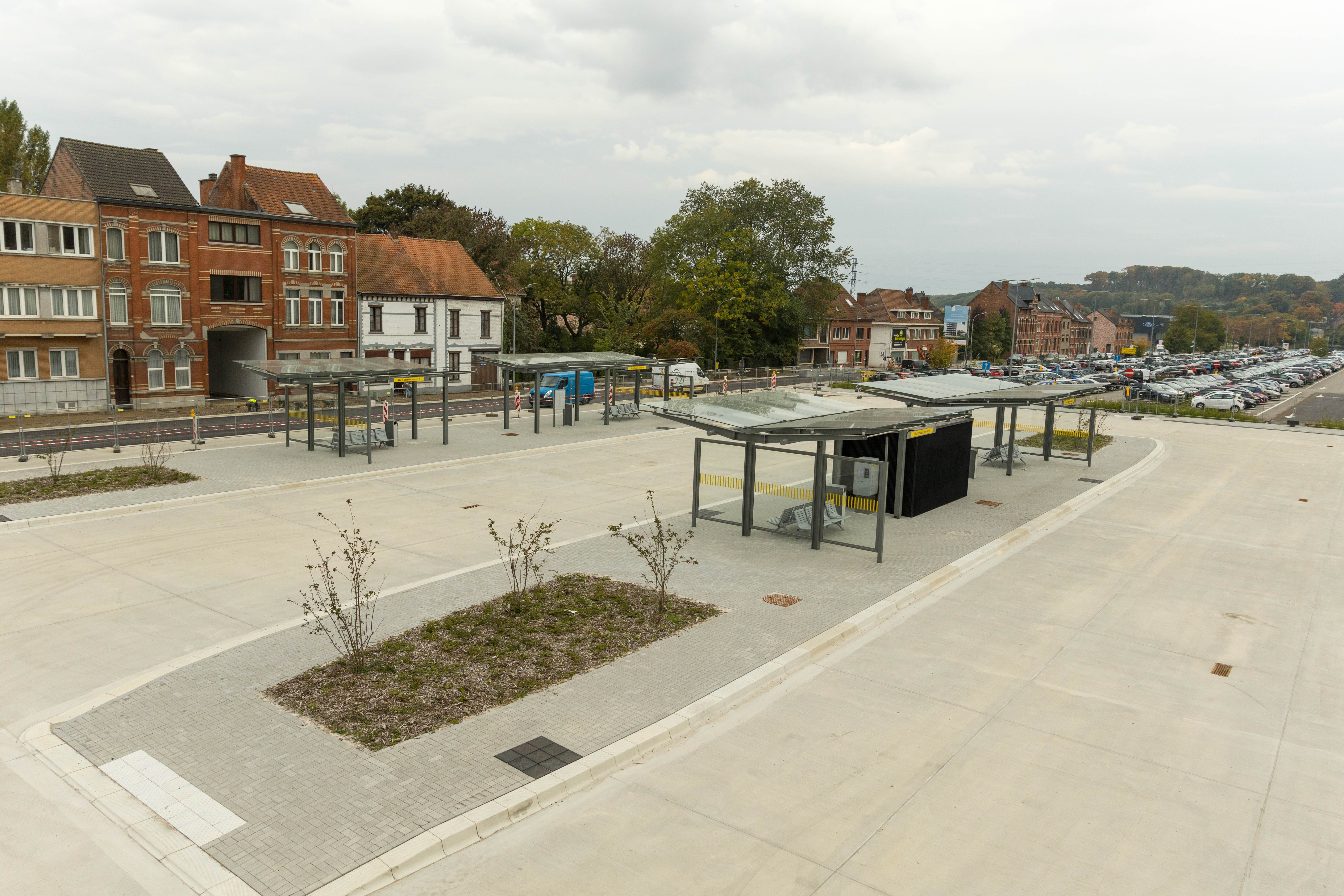 Het vernieuwde busstation biedt meer comfort en is toegankelijker voor mindervaliden Het vernieuwde busstation biedt meer comfort en is toegankelijker voor mindervaliden