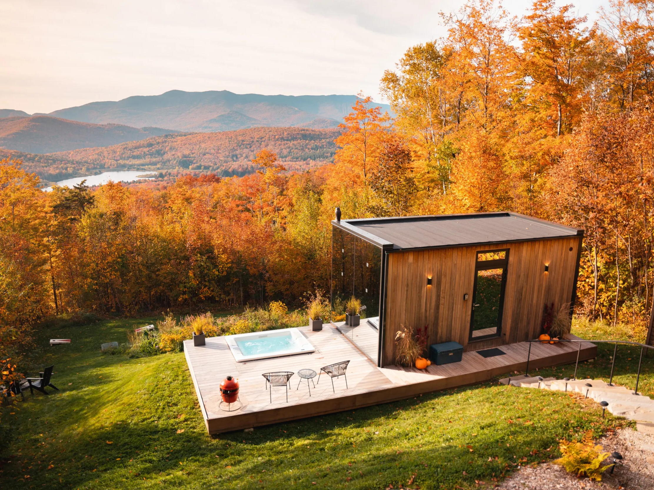 Airbnb dévoile les tendances de voyage pour l'automne 2025: une saison en vogue pour la génération Z