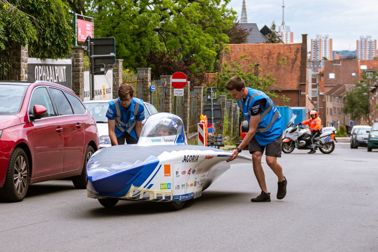 De BluePoint Atlas, de negende Belgische zonnewagen rijdt in centrum Leuven De BluePoint Atlas, de negende Belgische zonnewagen rijdt in centrum Leuven