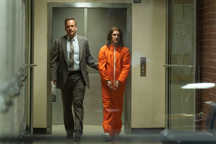 David Russell (Peter Sarsgaard) en Eric Fisher (Kyle Gallner)