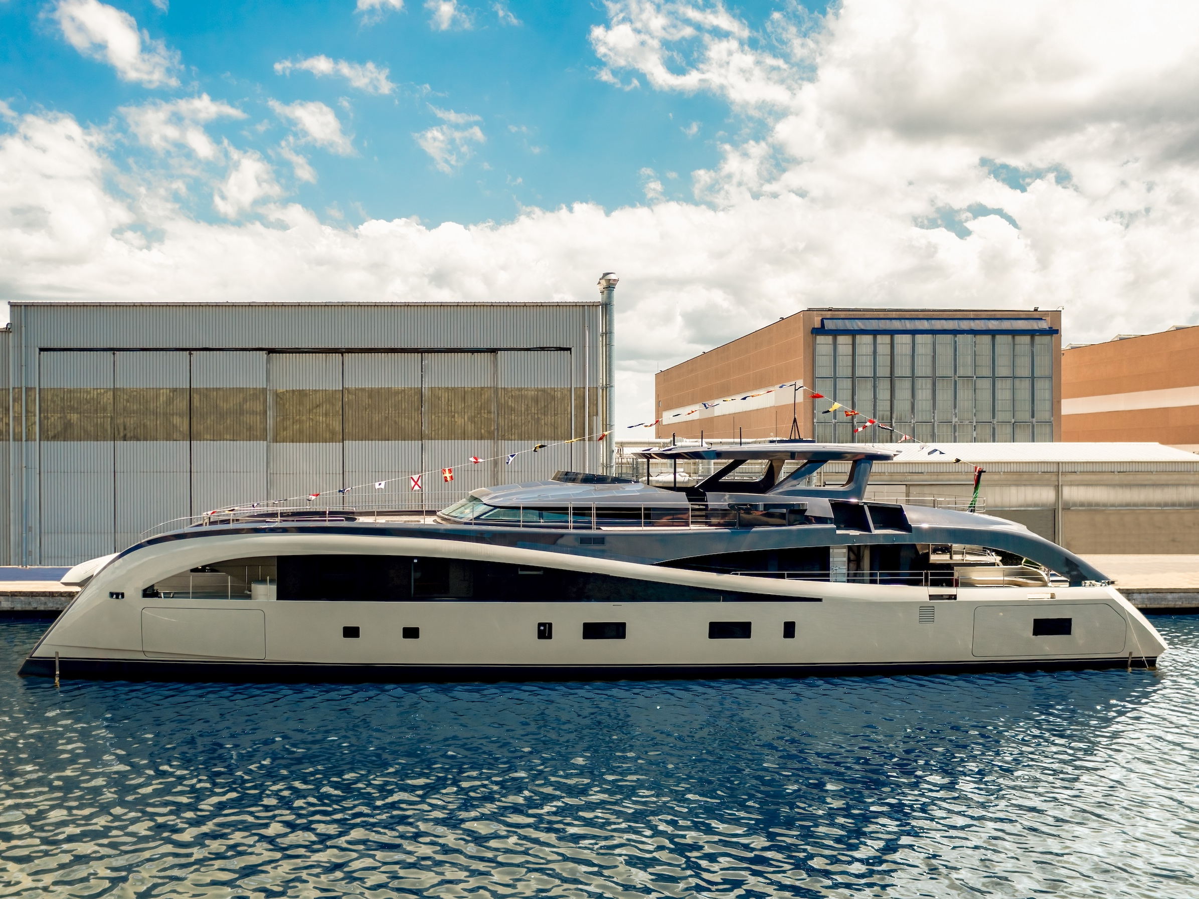 ROSSINAVI LAUNCHES M/Y SEAWOLF X