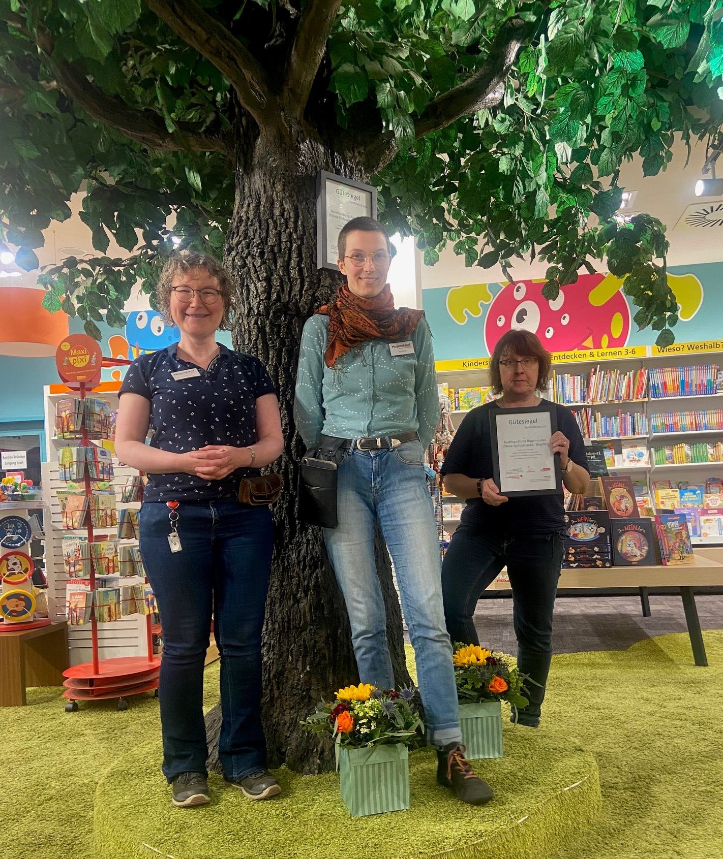 "Hattrick" für Bettina Besuden, Anne Brauer und Sylke Hoppe in Berlin-Steglitz (von links nach re.) "Hattrick" für Bettina Besuden, Anne Brauer und Sylke Hoppe in Berlin-Steglitz (von links nach re.)