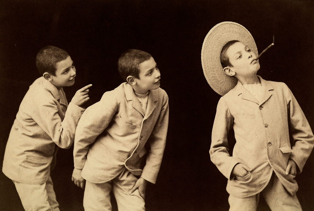 AKG4559099 "Photographie multiple" (photographie avec exposition multiple). Étude photographique d’un jeune garçon. Photographie de Vittorio Alinari. (c) Alinari Archives / FAF Toscana / akg-images