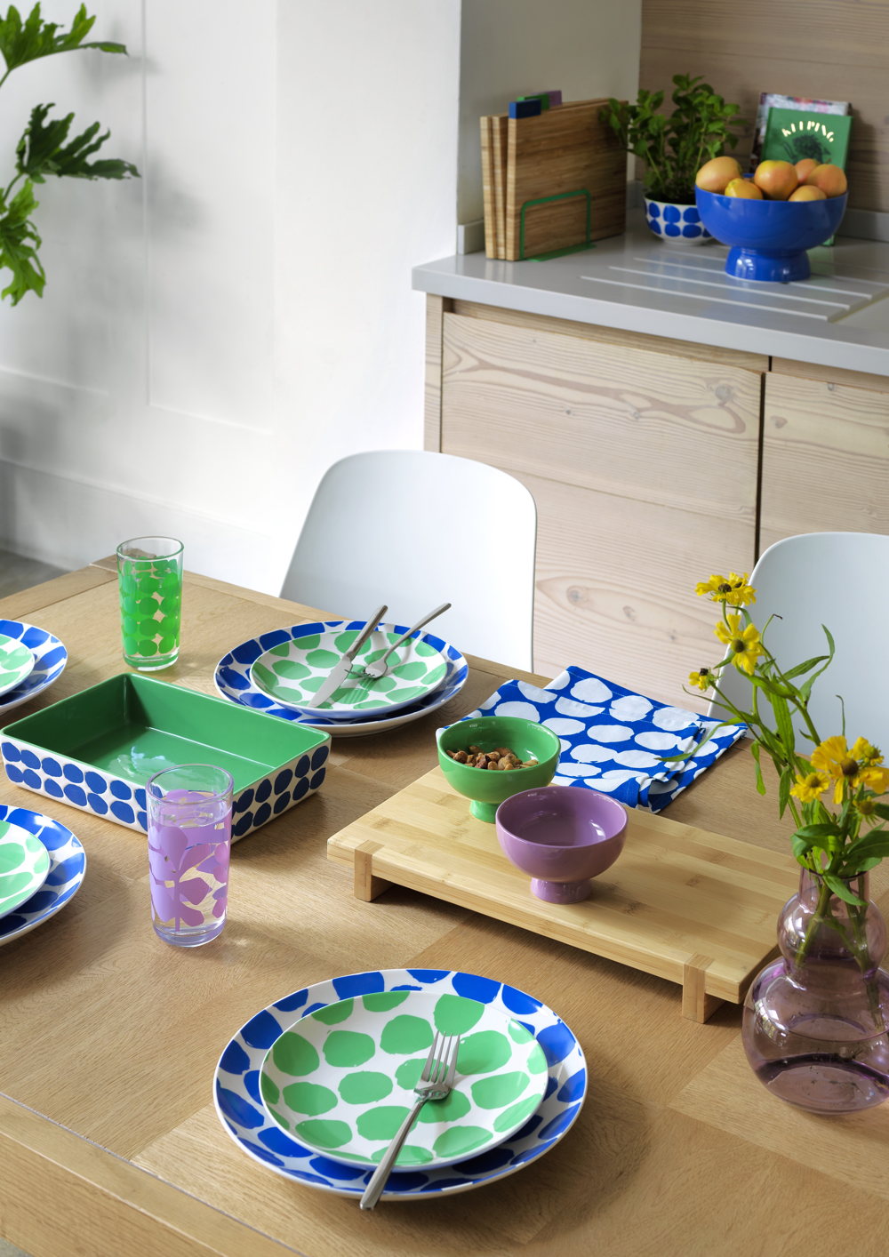 Habitat Emerald Dining Detail