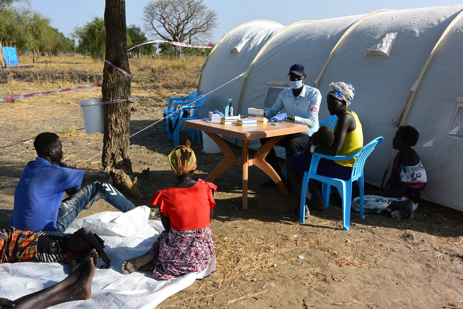 An MSF team set-up a mobile clinic in Riang, Jonglei state. In six days, they provided medical consultations for almost 800 people.  Copyright: Damaris Giuliana/MSF