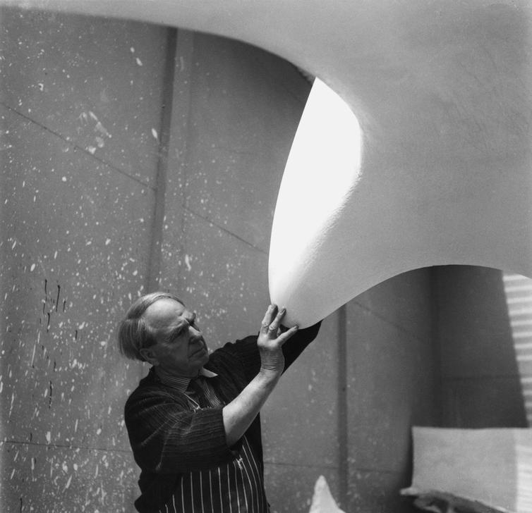 AKG277718 Henry Moore © Daniel Frasnay / akg-images